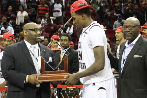 SunPhoto/Kenya Chavis SWAC Commissioner Duer Sharp presents the Most Valuable Player trophy to Texas Southern University’s Aaric Murray after winning the Championship at the Toyota Center, Houston, TX.